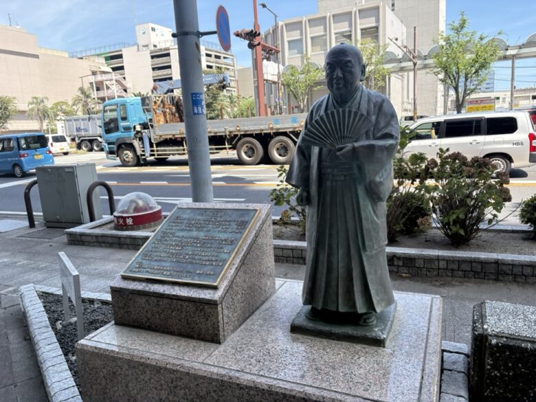 谷川士清像