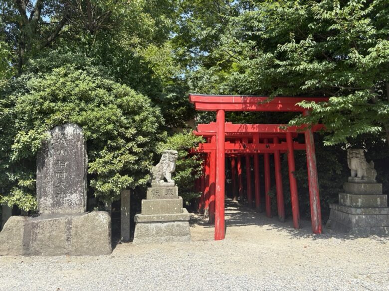 城山稲荷神社。
